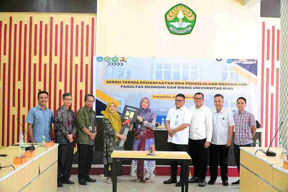 Serah Terima Operasional PUPR Gedung KDP Fakultas Ekonomi dan Bisnis Universitas Riau