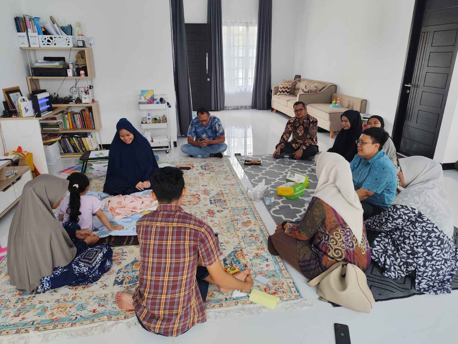 Keluarga Besar Administrasi Publik Berbagi Kebahagiaan atas Kelahiran Buah Hati Rekan Sejawat