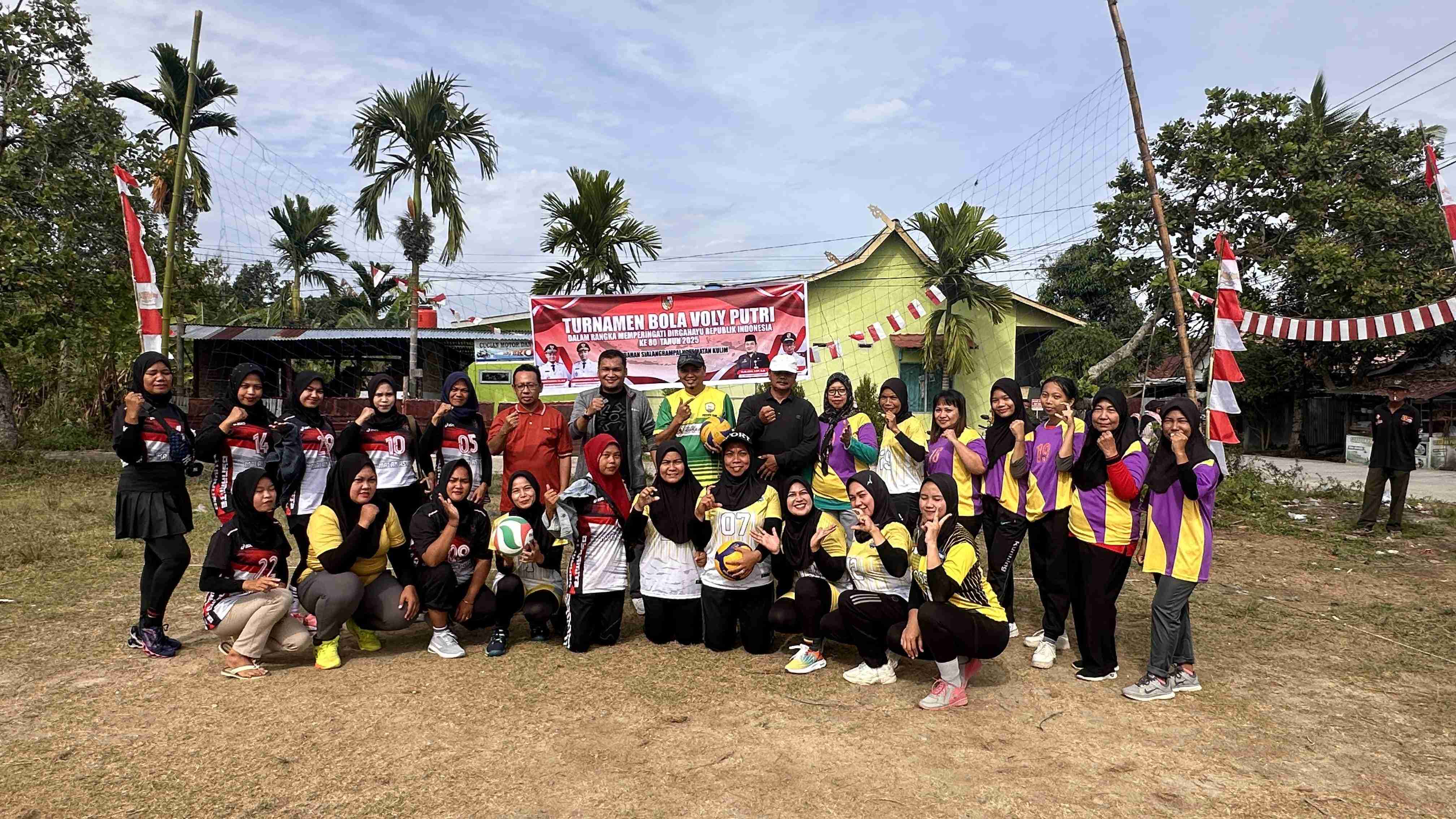 Mahasiswa KKN FISIP dan FAPERTA UNRI dan Pemuda Sialang rampai Gelar Turnamen Voli Putri di Sialang Rampai Untuk Gelorakan Semangat Kemerdekaan