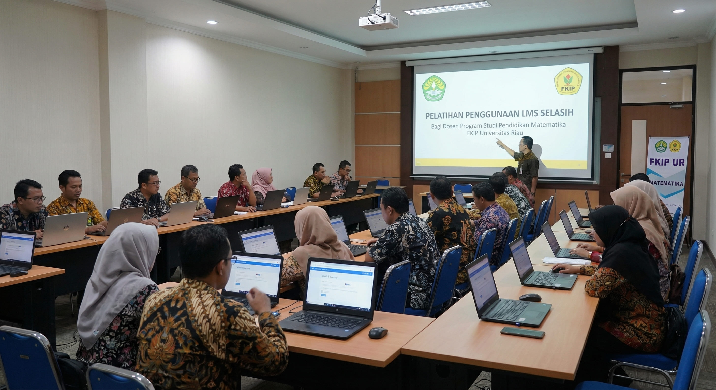 Pelatihan Penggunaan LMS Selasih bagi Dosen Program Studi Pendidikan Matematika FKIP Universitas Riau