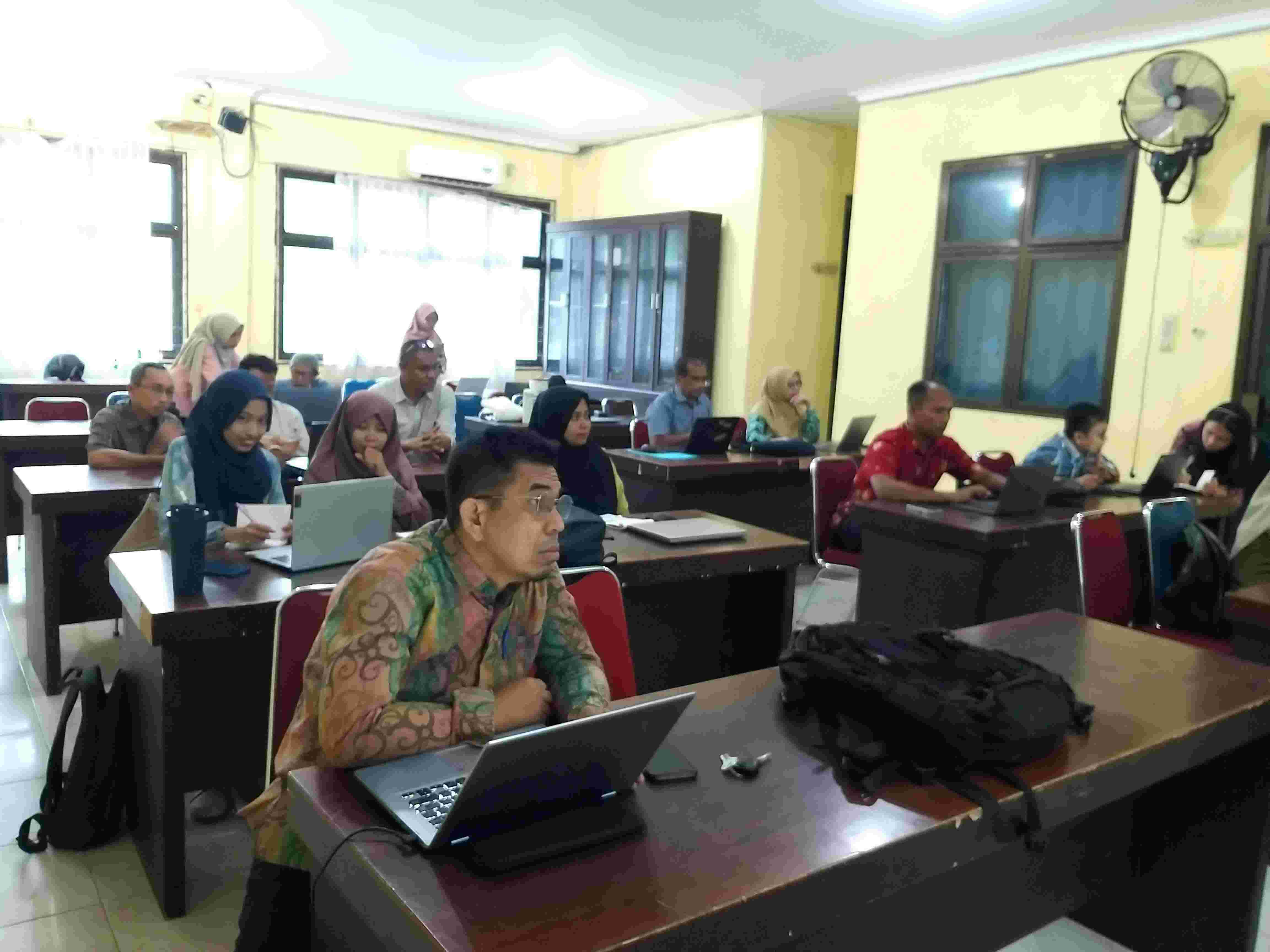 Forum Group Discussion (FGD) Dosen Program Studi Pendidikan Fisika: Pembelajaran Mendalam