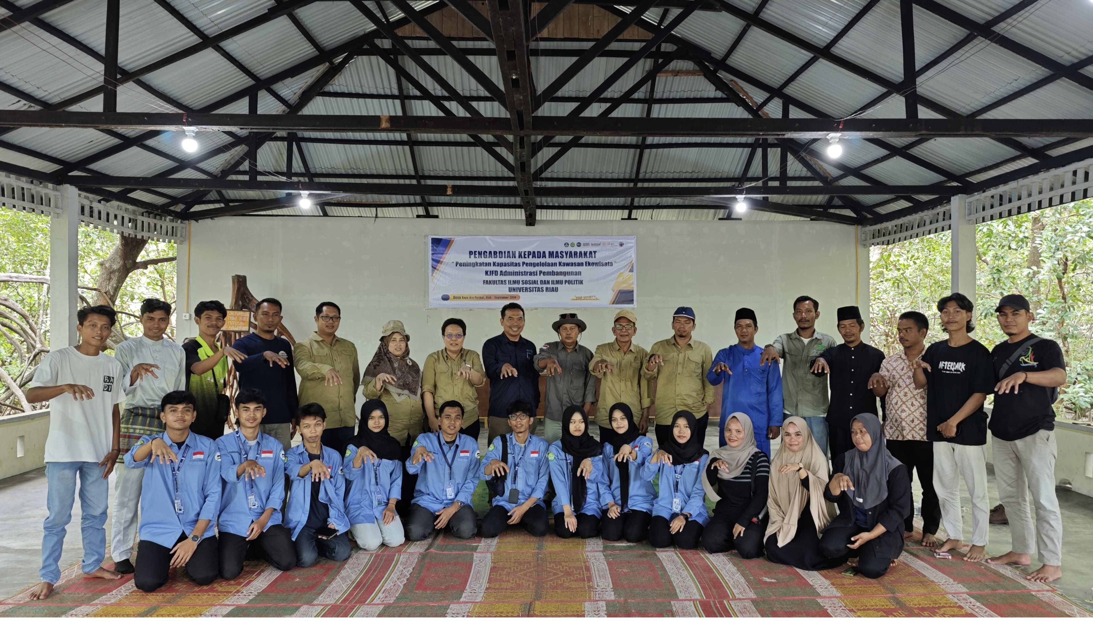 Pengabdian Kepada Masyarakat oleh KJFD Administrasi Pembangunan Universitas Riau: Penguatan Kapasitas Pengelolaan Ekowisata Mangrove di Desa Kayu Ara Permai