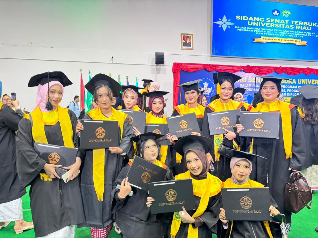 Prodi Administrasi Bisnis FISIP Universitas Riau Luluskan 34 Wisudawan