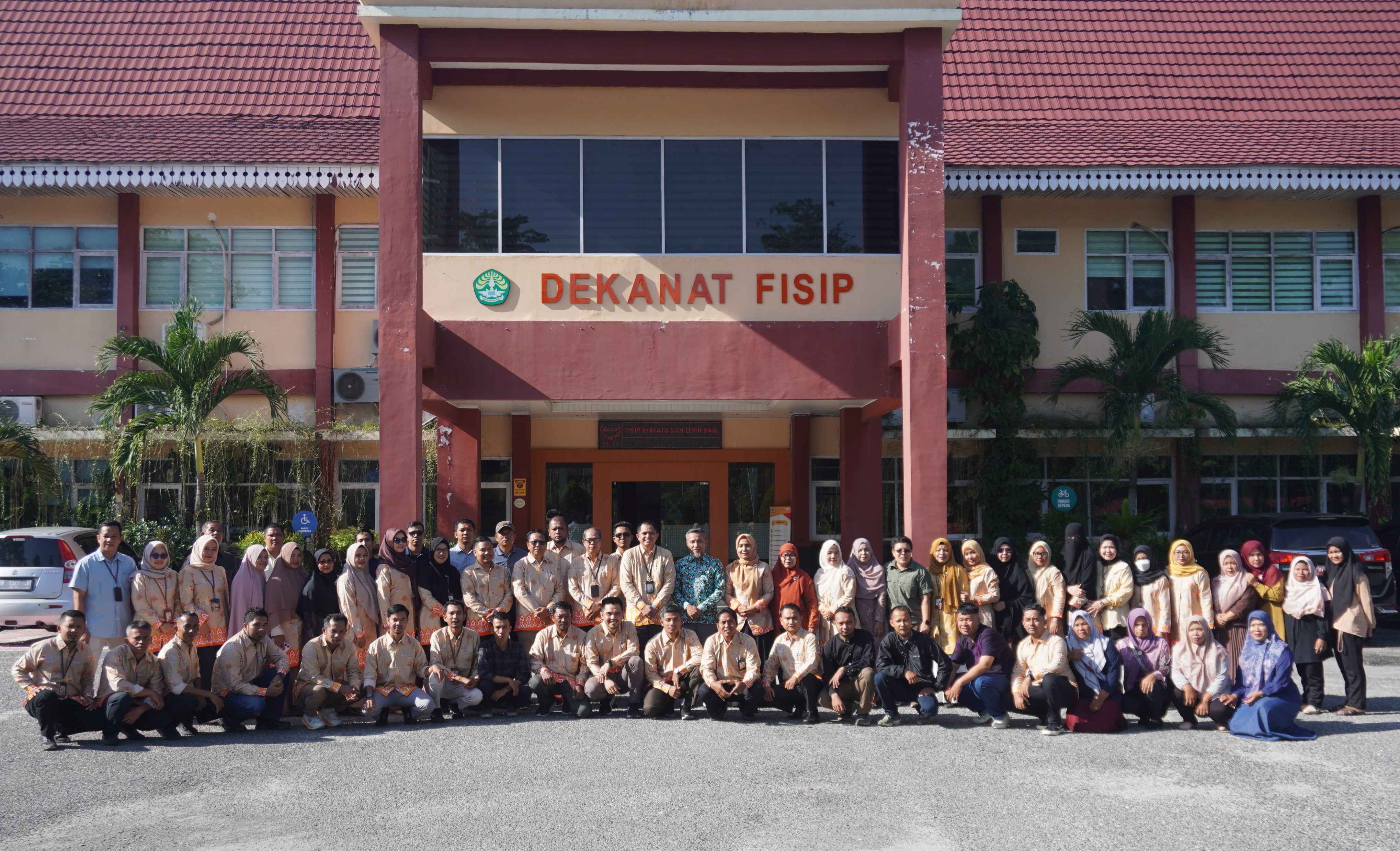 Bangun Disiplin dan Integritas, Apel Pagi Bulanan FISIP UNRI Perkuat Budaya Kerja Kolektif