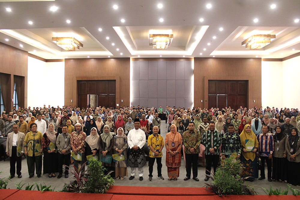 Kuliah Perdana Pascasarjana Unri, Luncurkan Program Studi Doktor Baru dan Ajak Mahasiswa Baru Jadi Generasi Restorasi